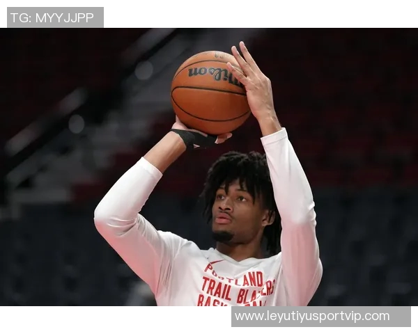 小波特高效表现半场8中6三分命中率出色贡献14分3篮板2助攻