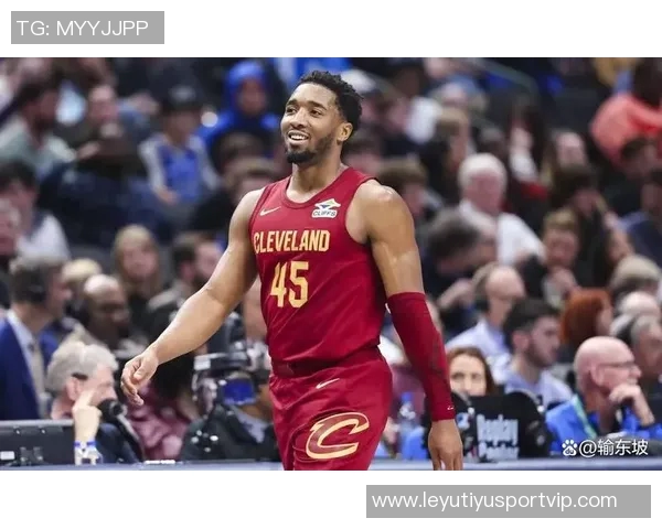 米切尔半场表现低迷8投仅2中三分球全失仅得11分并出现3次失误 米切尔半场表现低迷8投仅2中三分球全失仅得11分并出现3次失误